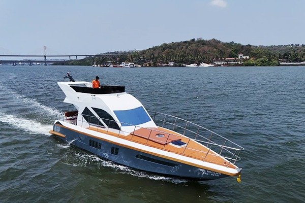 private-luxury-yacht-charter