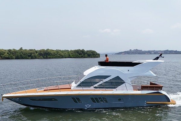 private-luxury-yacht-goa